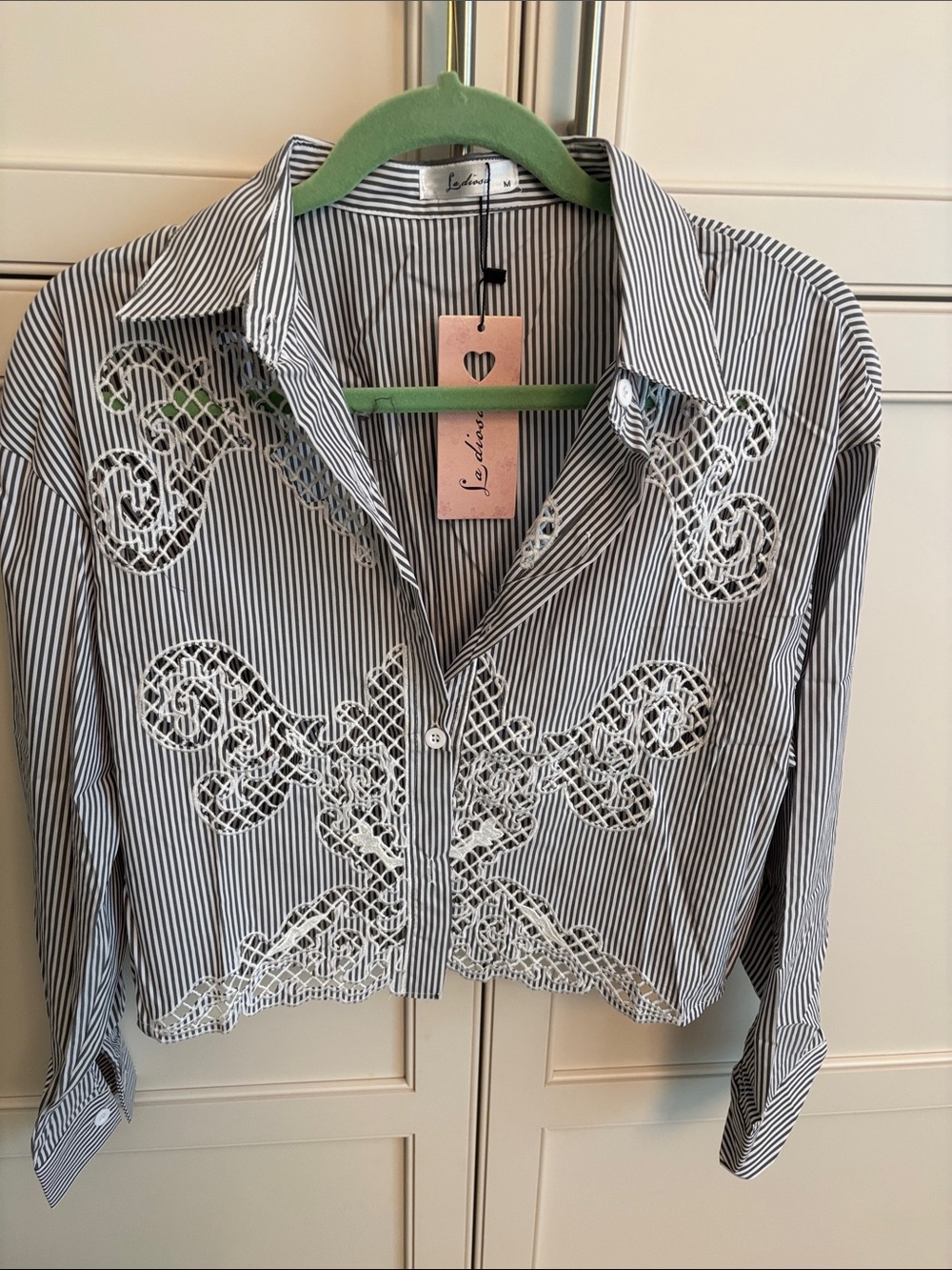 La Diosa  Black & White Cropped Button-Down Top M